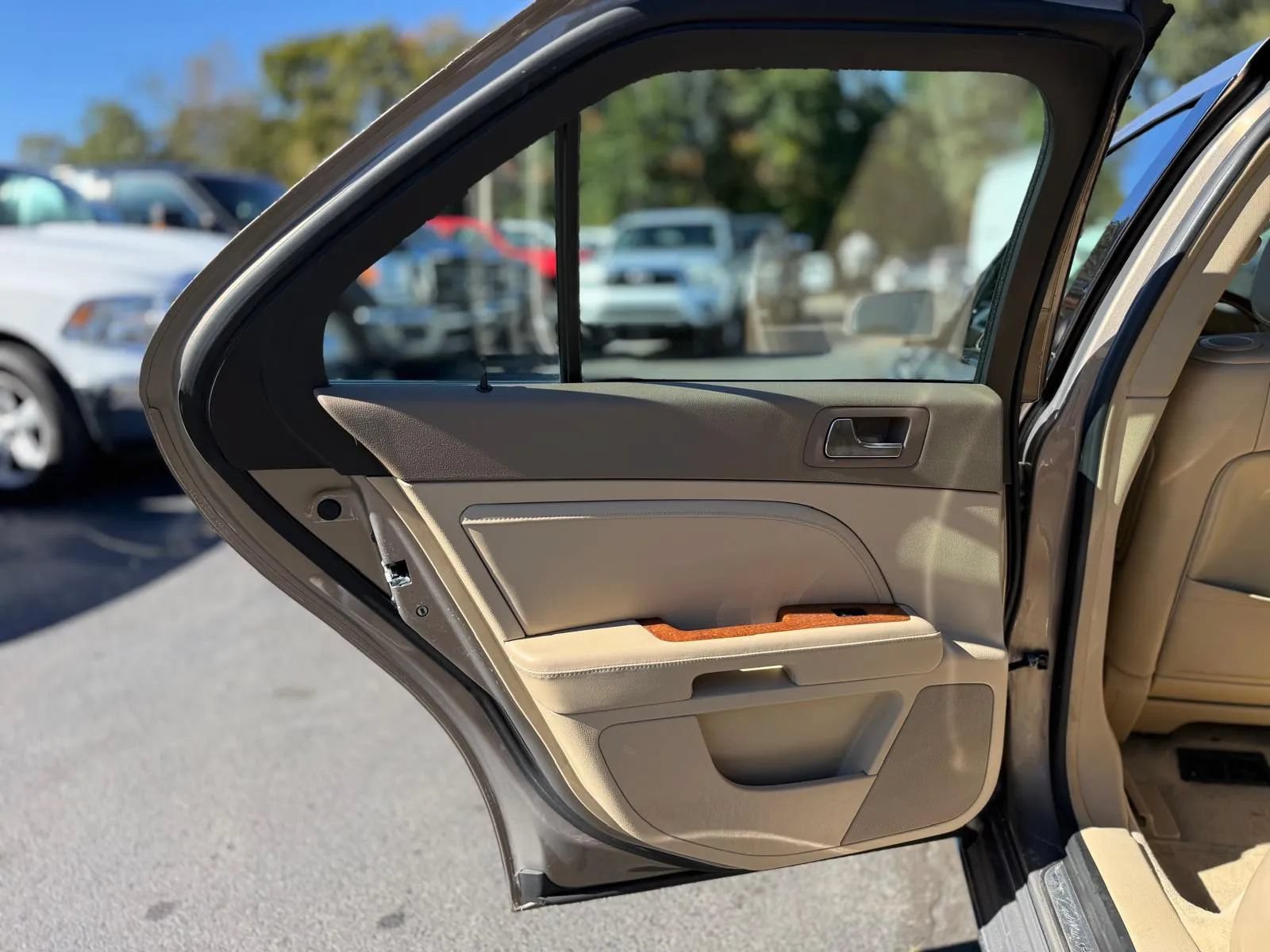Used 2008 Cadillac STS AWD w/ Preferred Equipment Group image 29