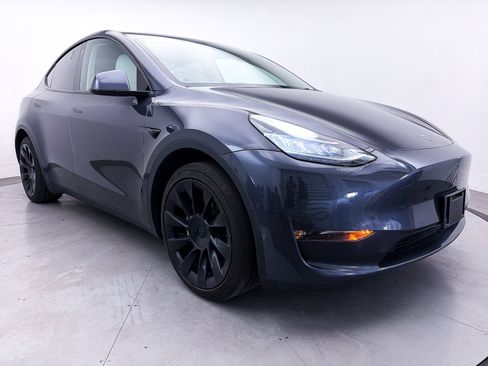 Used 2022 Tesla Model Y Long Range image 9