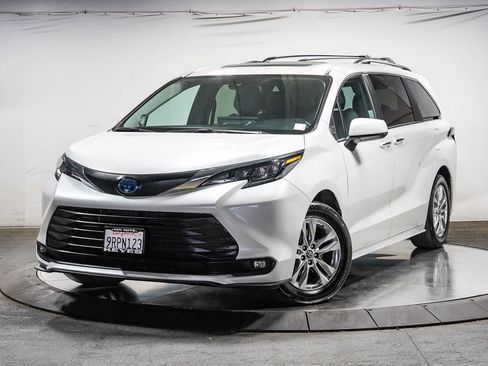 Certified 2025 Toyota Sienna XLE w/ XLE Plus Package AWD/4WD image 1