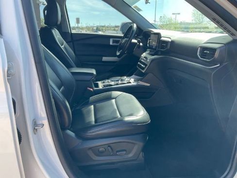 Used 2021 Ford Explorer XLT w/ Equipment Group 202A AWD/4WD image 9