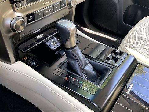 Used 2020 Lexus GX 460 Premium AWD/4WD image 32