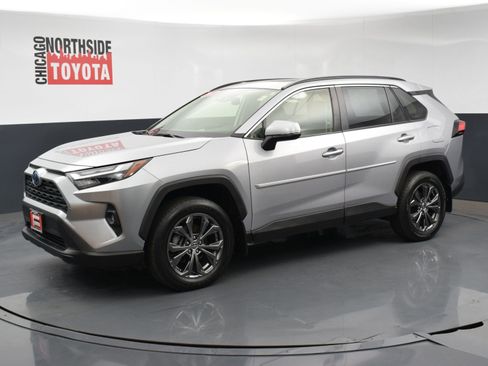 Used 2022 Toyota RAV4 XLE Premium image 8
