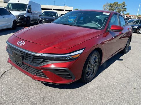 Used 2024 Hyundai Elantra SEL image 1