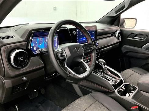 Used 2025 Chevrolet Colorado Z71 AWD/4WD image 16