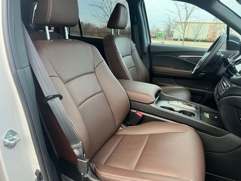 Used 2025 Honda Passport EX-L image 32