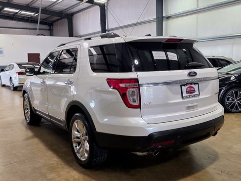 Used 2014 Ford Explorer XLT w/ Equipment Group 202A FWD image 6