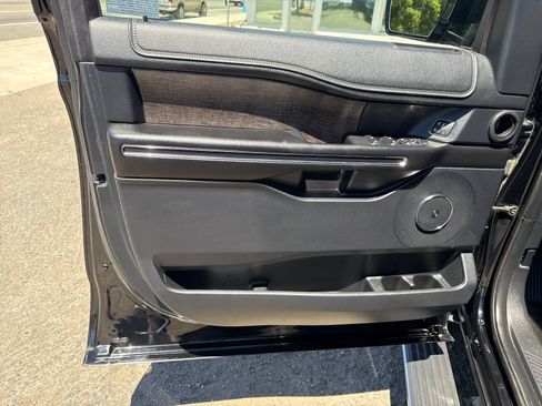 Used 2018 Ford Expedition Limited AWD/4WD image 10