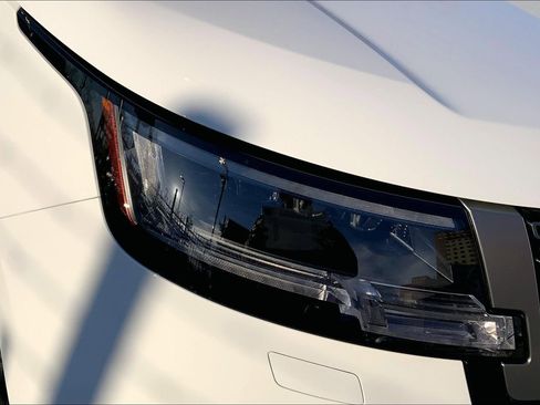 New 2026 Land Rover Range Rover SE image 13