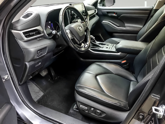 Used 2021 Toyota Highlander XLE AWD/4WD image 10