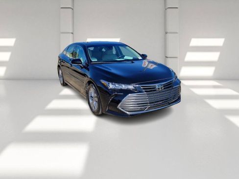 Used 2022 Toyota Avalon XLE image 3