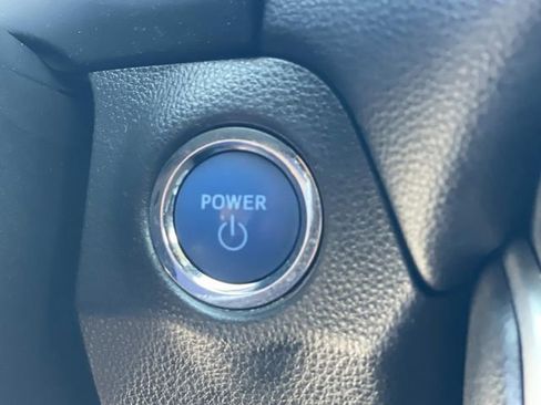 Used 2021 Toyota RAV4 XLE Premium image 16