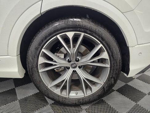 Used 2024 Audi Q8 Prestige w/ Prestige Package image 21