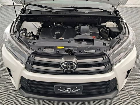 Used 2019 Toyota Highlander SE image 42