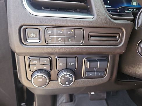 Used 2024 Chevrolet Tahoe Z71 w/ Luxury Package image 17