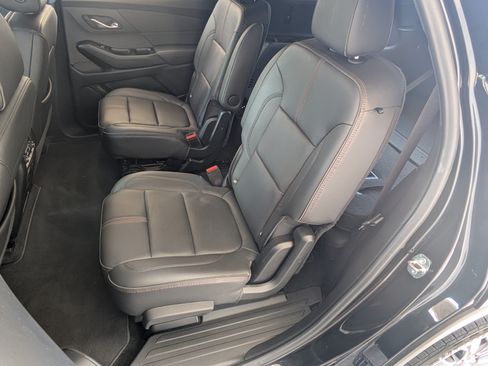 Used 2023 Chevrolet Traverse RS FWD image 17