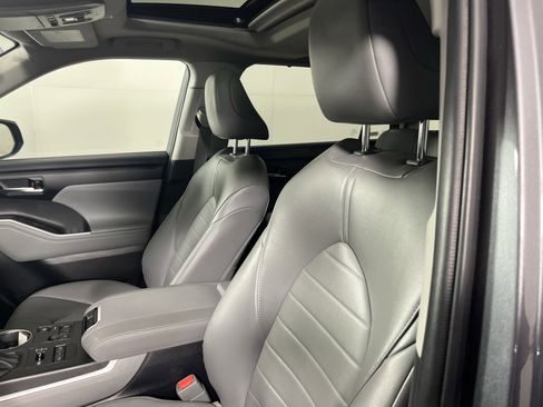 Used 2023 Toyota Highlander XLE image 17
