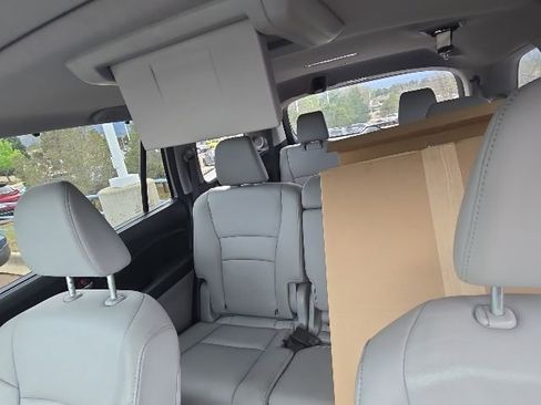 Used 2018 Honda Pilot Touring image 7