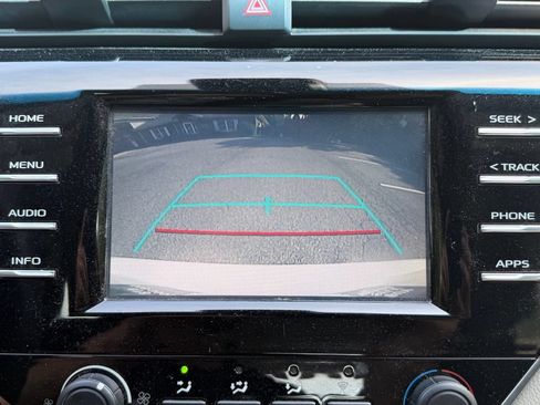 Used 2018 Toyota Camry LE FWD image 24