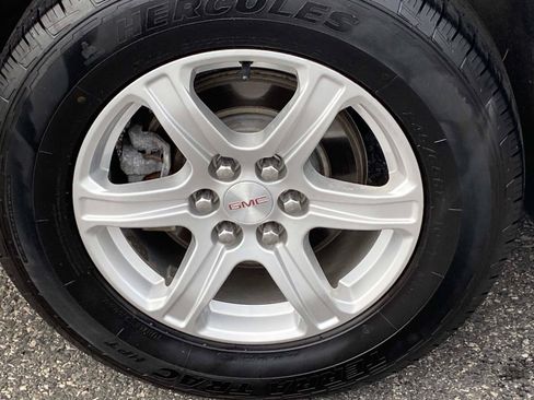 Used 2017 GMC Acadia SLE FWD image 22