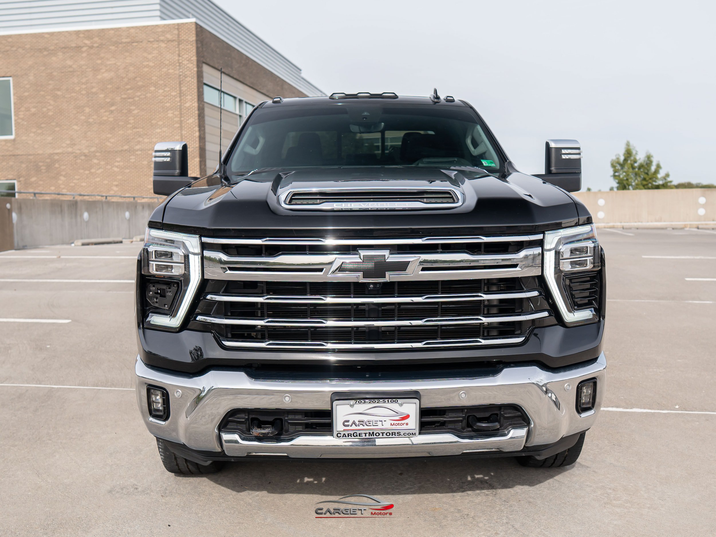 Used 2024 Chevrolet Silverado 2500 LTZ w/ LTZ Premium Package AWD/4WD image 2