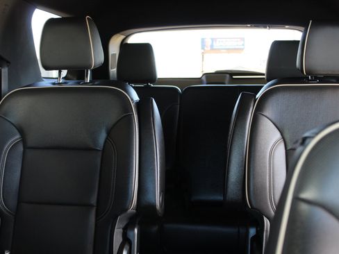 Used 2022 Chevrolet Traverse Premier AWD/4WD image 13