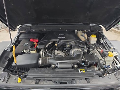 Used 2020 Jeep Gladiator Rubicon w/ LED Lighting Group image 32