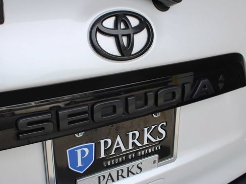 Used 2022 Toyota Sequoia TRD Sport AWD/4WD image 41