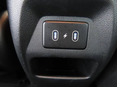 Used 2025 Hyundai Venue SEL FWD image 29