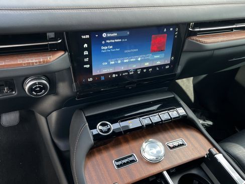 New 2026 Lincoln Navigator L Black Label AWD/4WD image 11