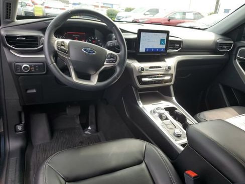 Used 2022 Ford Explorer XLT w/ Equipment Group 202A AWD/4WD image 10