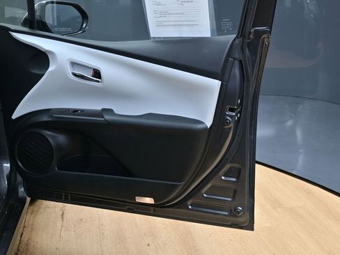 Used 2018 Toyota Prius Prime Plus FWD image 37