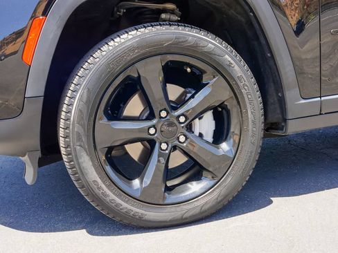 Used 2023 Jeep Grand Cherokee Limited w/ Black Appearance Package RWD image 9