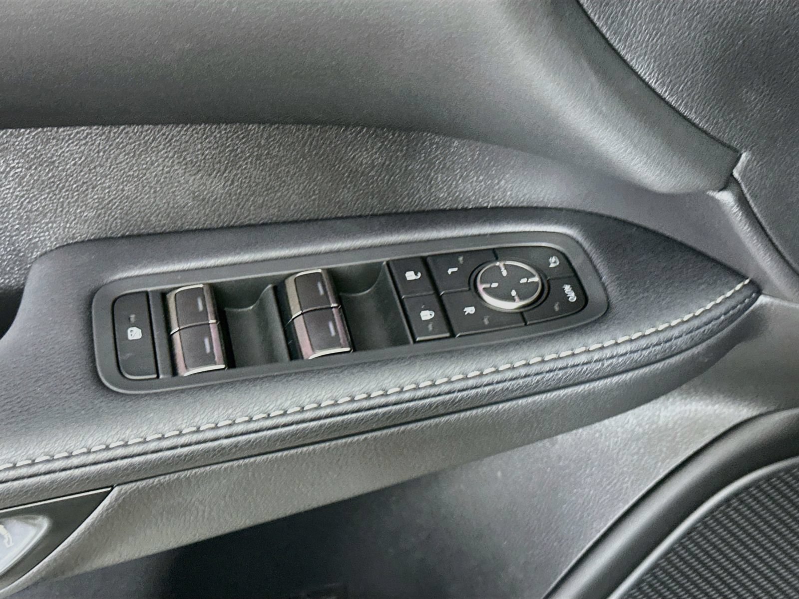 Used 2025 Lexus RX 450h AWD w/ Convenience Package image 18
