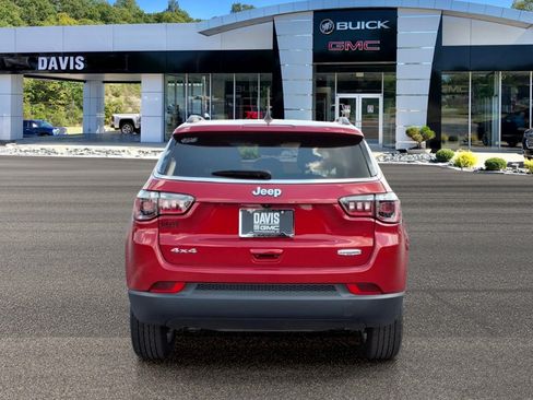 Used 2025 Jeep Compass Latitude w/ Convenience Group AWD/4WD image 5