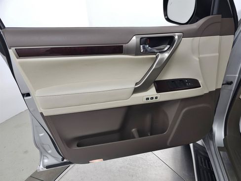 Used 2016 Lexus GX 460 w/ Premium Package AWD/4WD image 11