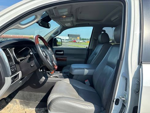 Used 2018 Toyota Sequoia Platinum AWD/4WD image 9