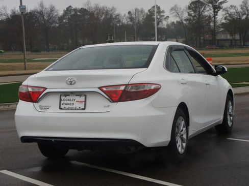 Used 2016 Toyota Camry LE image 17