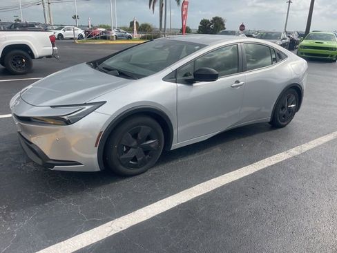 Used 2024 Toyota Prius LE FWD image 2