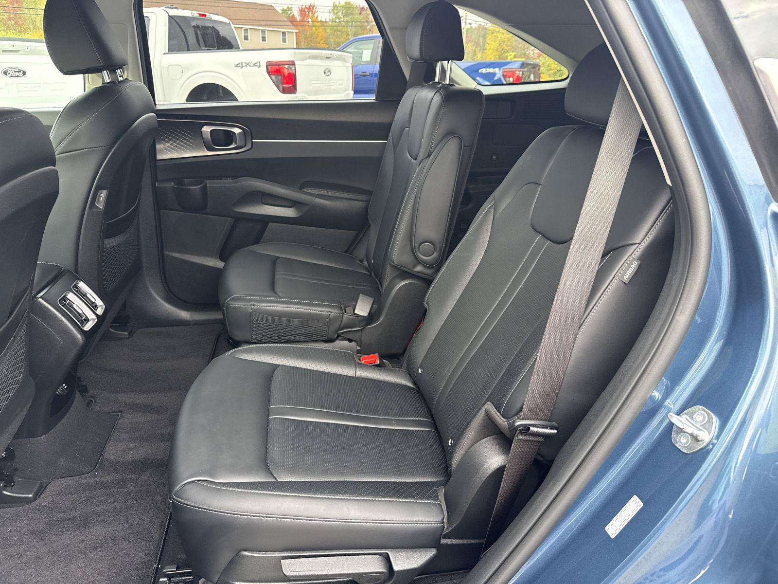 Used 2025 Kia Sorento EX AWD/4WD image 14