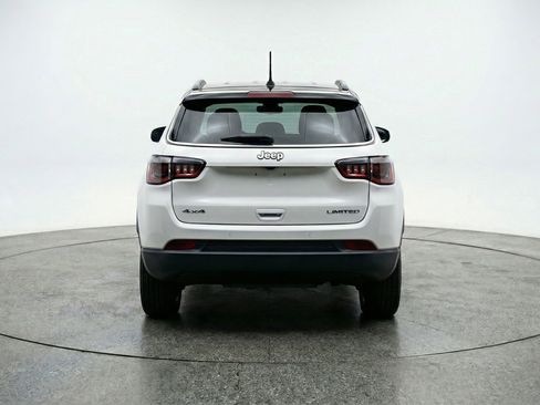 Used 2025 Jeep Compass Trailhawk AWD/4WD image 7