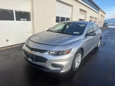Used 2018 Chevrolet Malibu LS FWD image 3