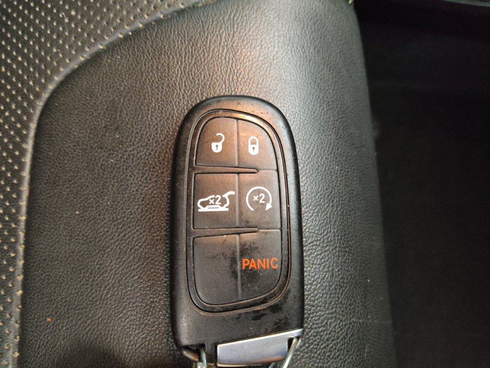 Used 2020 Jeep Cherokee Limited AWD/4WD image 32