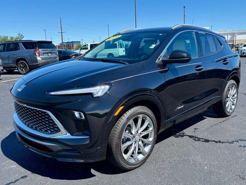 Used 2024 Buick Encore GX Avenir w/ Avenir Technology Package FWD image 3