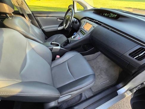 Used 2012 Toyota Prius Four w/ Deluxe Solar Roof Pkg FWD image 12