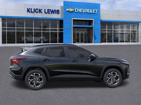 New 2026 Chevrolet Trax LT w/ LT Convenience Package FWD image 5