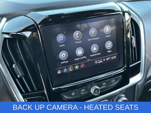 Used 2023 Chevrolet Traverse LT image 3