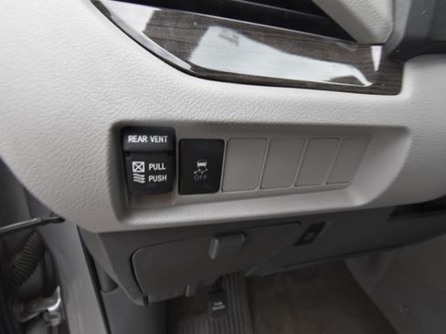 Used 2018 Toyota Sienna XLE FWD image 16