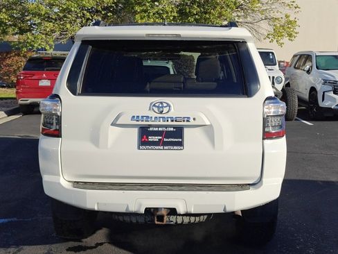 Used 2018 Toyota 4Runner SR5 Premium image 6