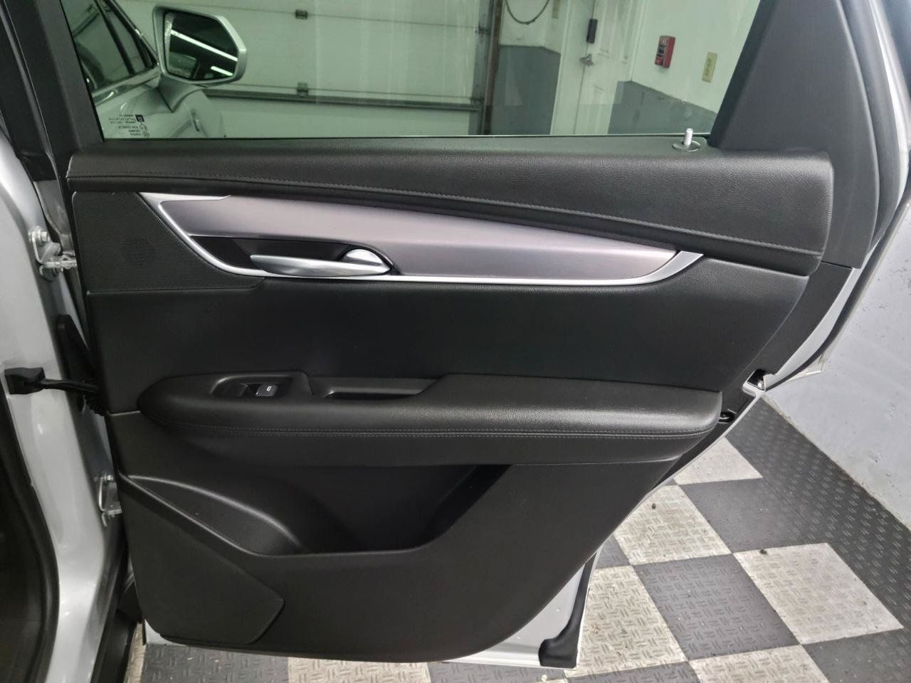 Used 2018 Cadillac XT5 Luxury w/ Driver Awareness Package AWD/4WD image 26
