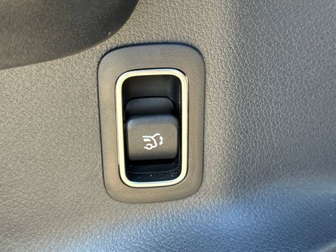 Used 2026 Mercedes-Benz GLB 250 image 24